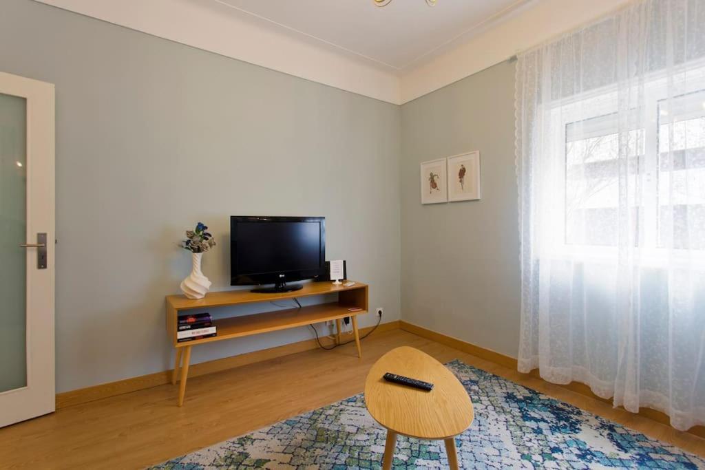 Aposentus - Serenity 2D Porto Luaran gambar